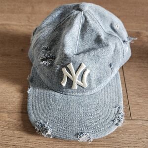 New Era New York Yankees  59Fifty Distressed Denim Snapback Hat NWOT